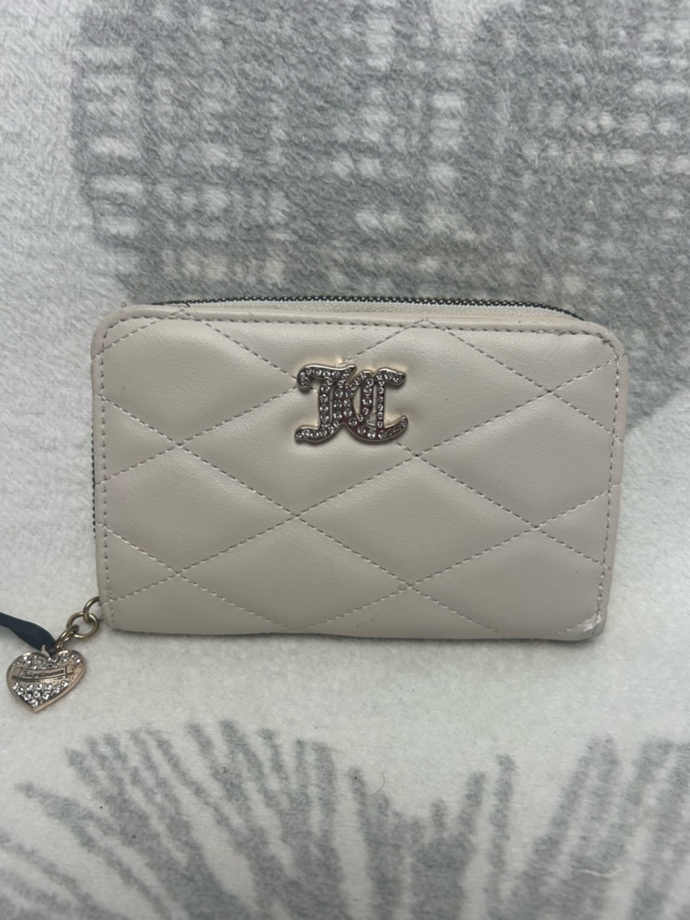Quilted Cream Zip Card Holder with Sparkling Heart Charm